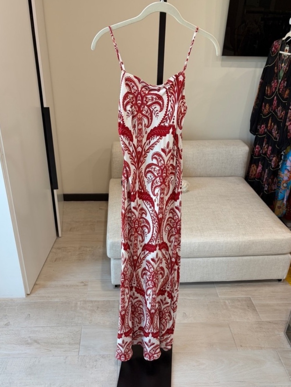 Farm Rio: Off-White Tropical
Cameo Slip Lenzing™ Ecovero™ Maxi Dress DT - Picture 4 of 10